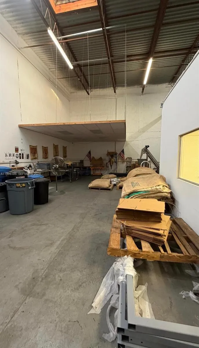 1827 SW 31st Ave, Pembroke Park FL 33009