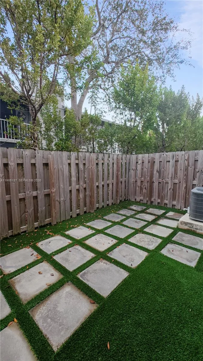 325 NE 208th Ter, Miami FL 33179