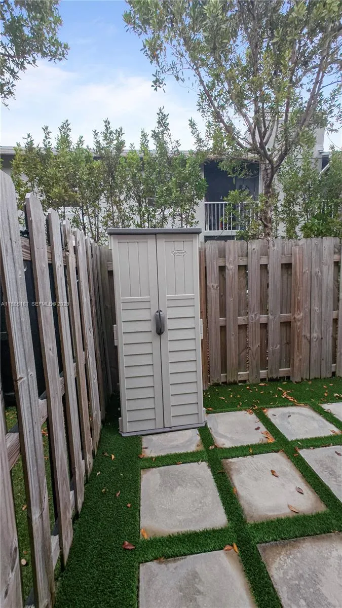 325 NE 208th Ter, Miami FL 33179