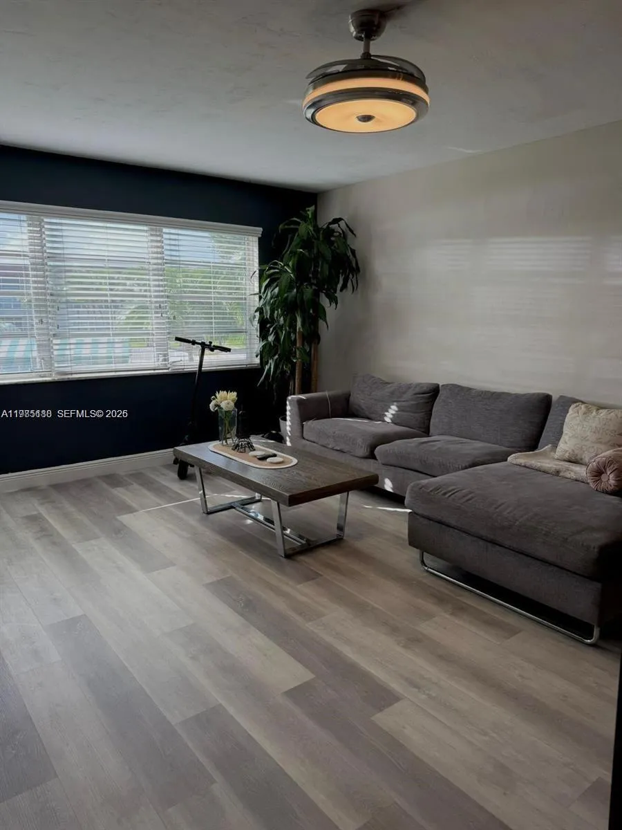 1530 NE 191st St # 241, Miami FL 33179