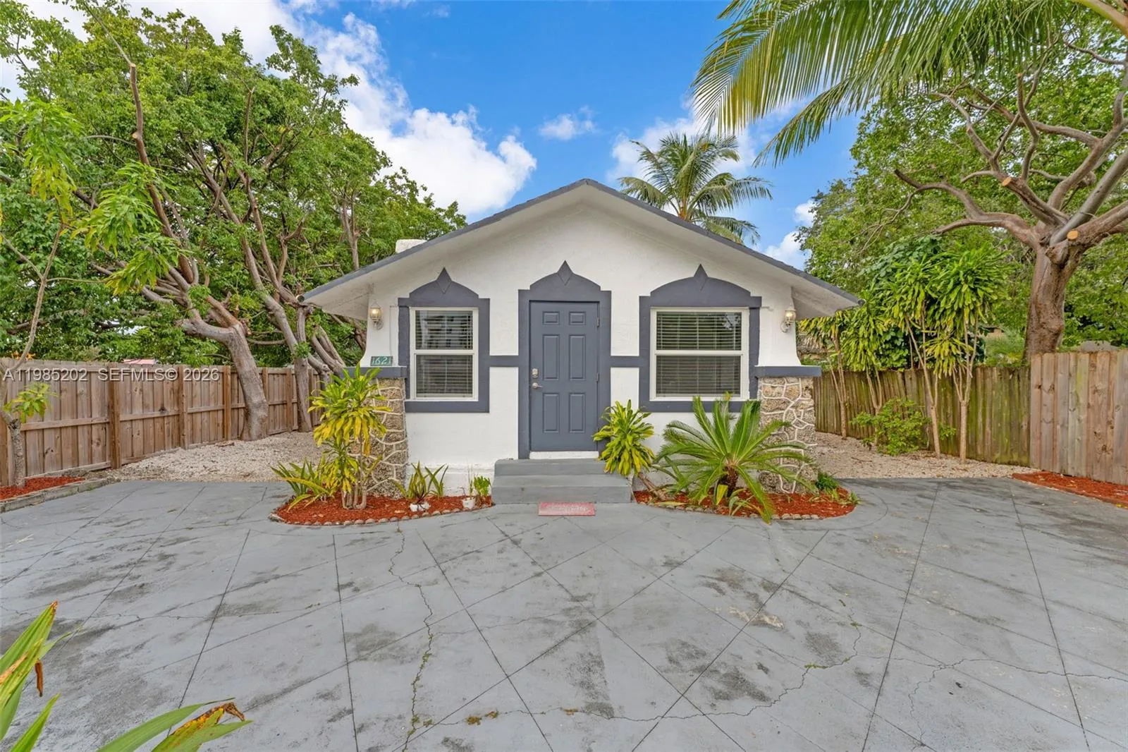 1621 NW 55th St, Miami FL 33142