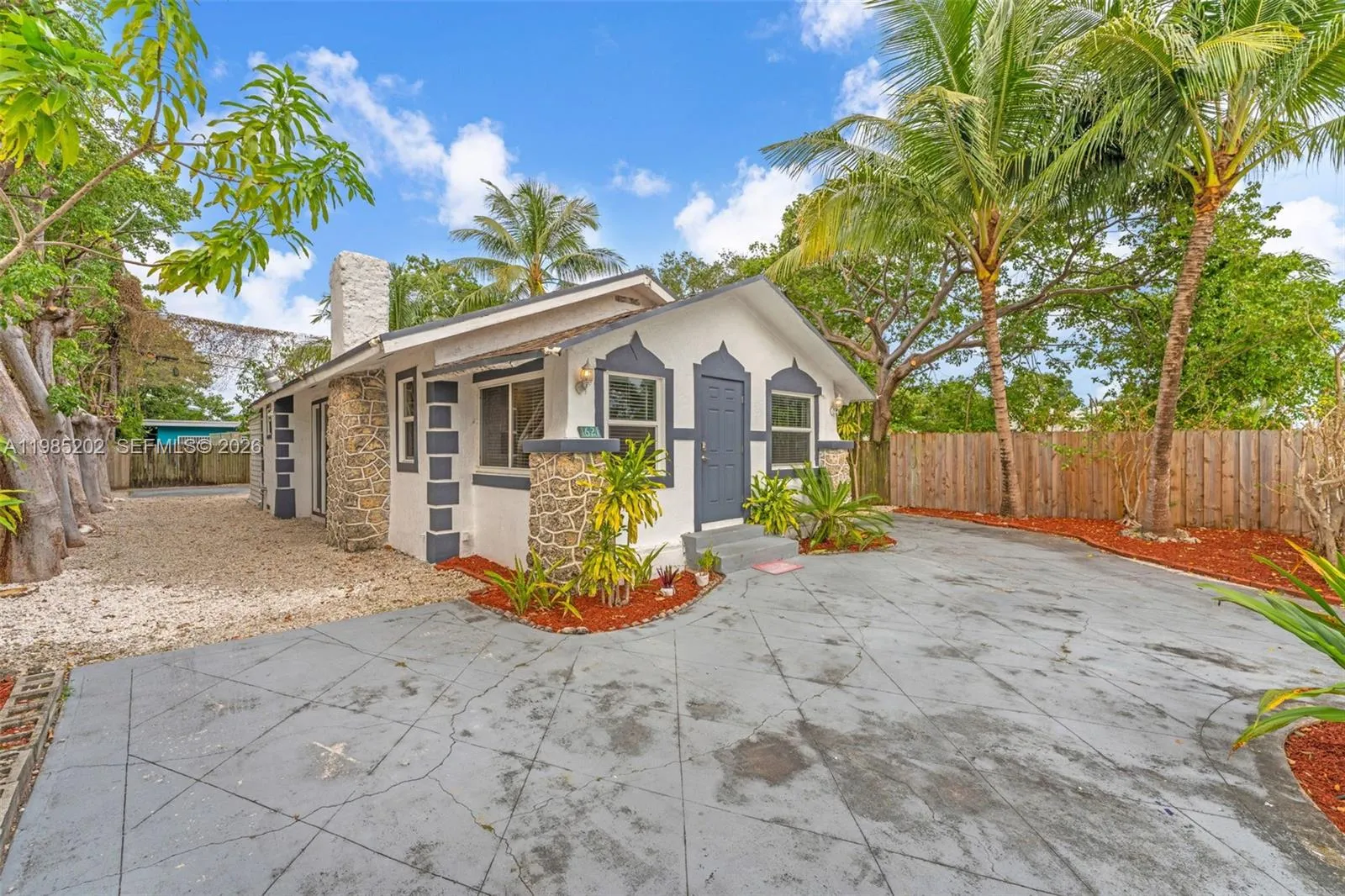 1621 NW 55th St, Miami FL 33142