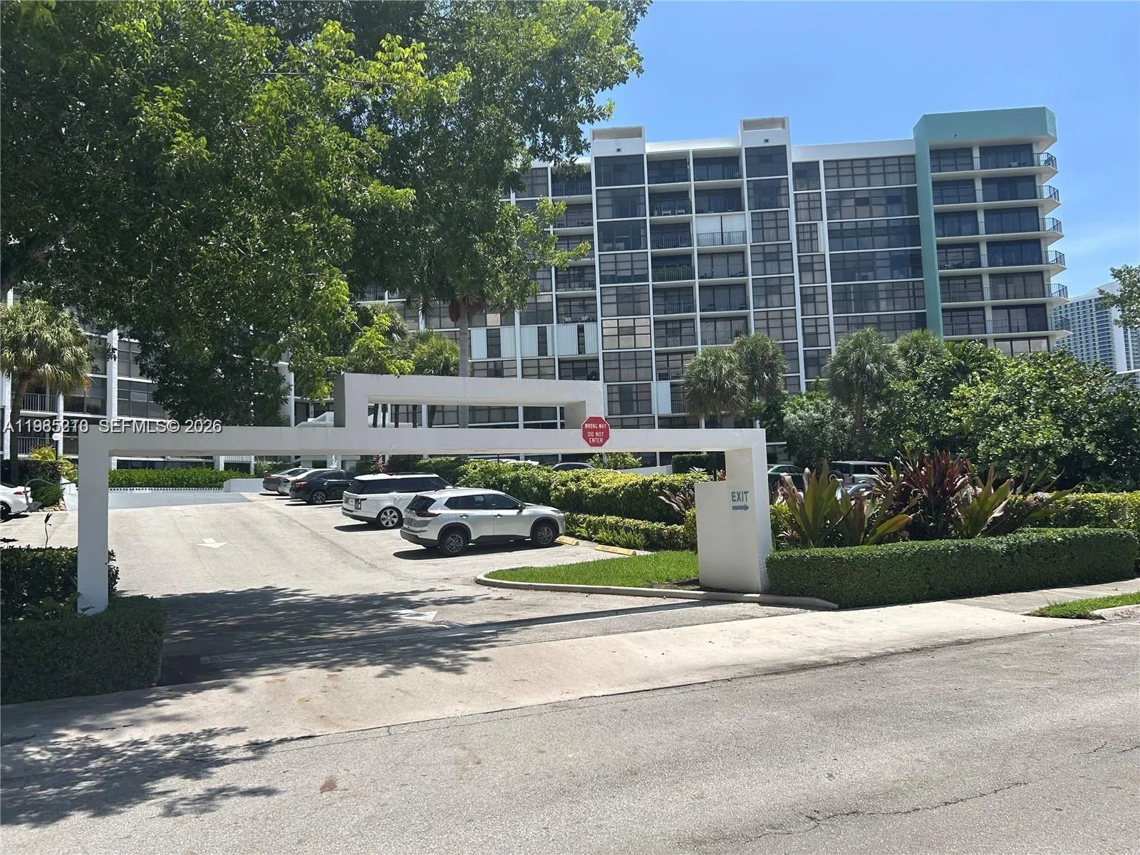 400 Leslie Dr # 308, Hallandale Beach FL 33009