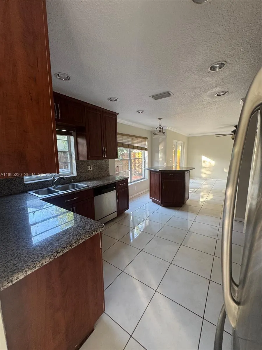 3187 NW 122nd Ave, Sunrise FL 33323