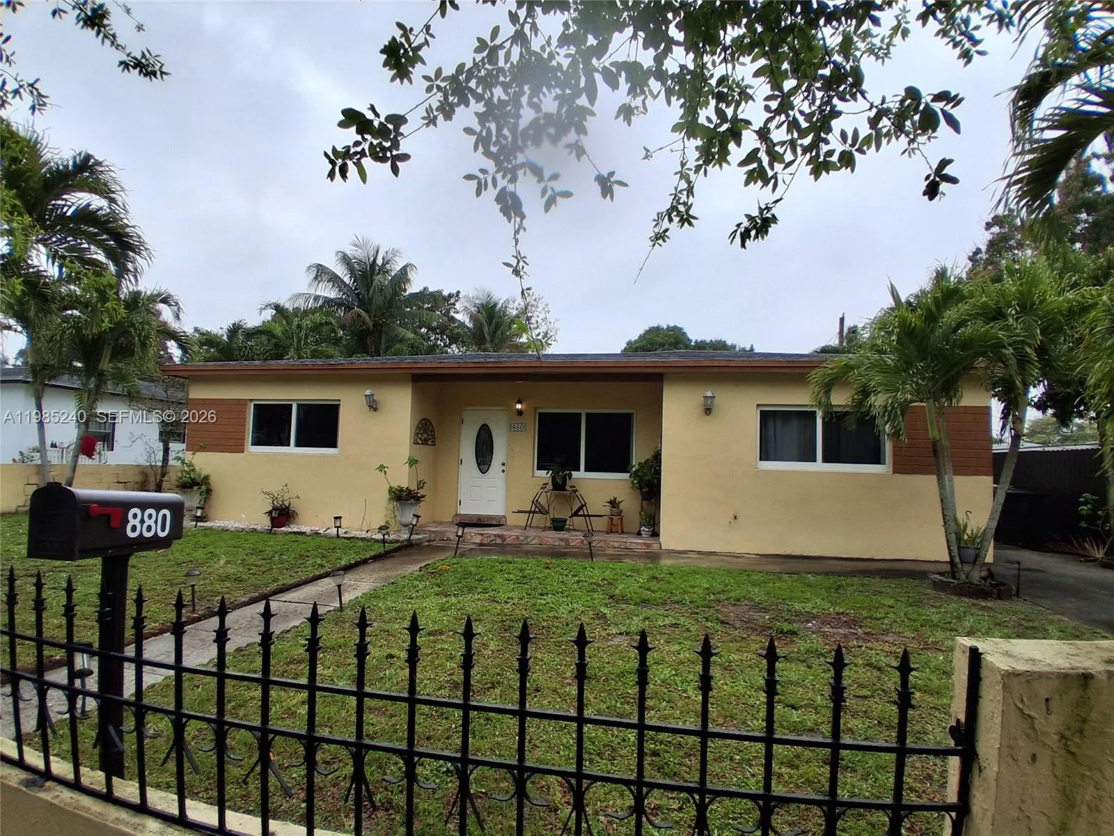 880 NW 129th St, North Miami FL 33168