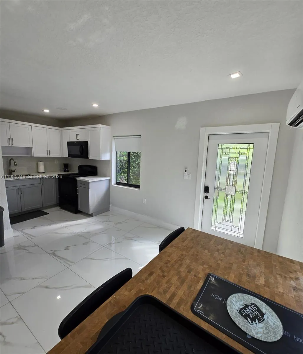 1281 NE 110th St # 1285, Miami FL 33161