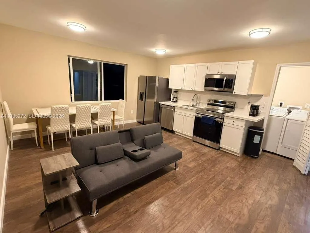 943 79th Ter # 201, Miami Beach FL 33141