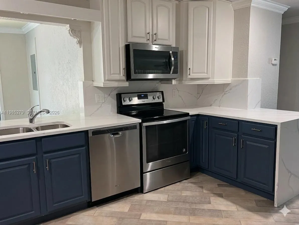 633 NE 2nd St, Dania Beach FL 33004