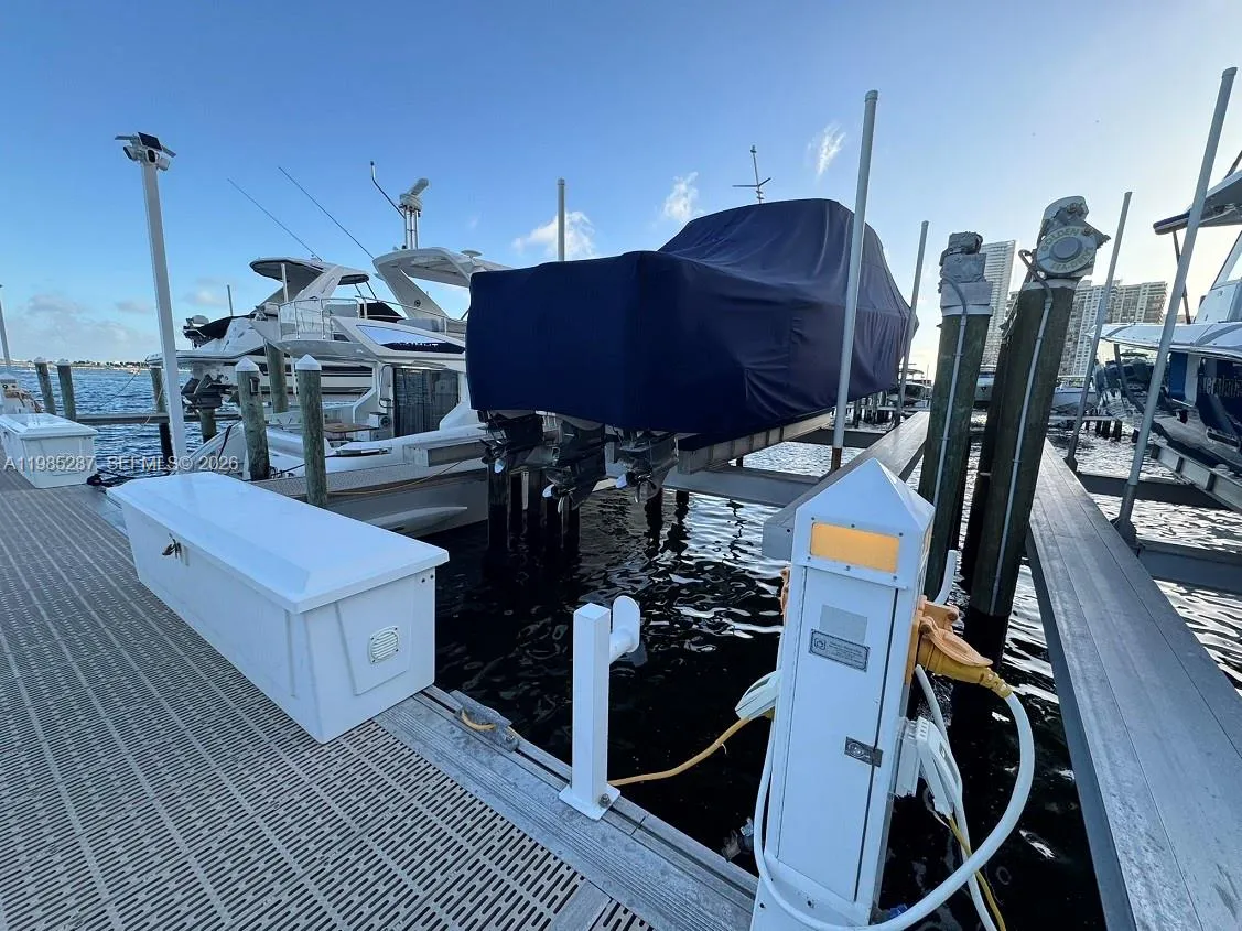 1901 Brickell Ave, Miami FL 33129