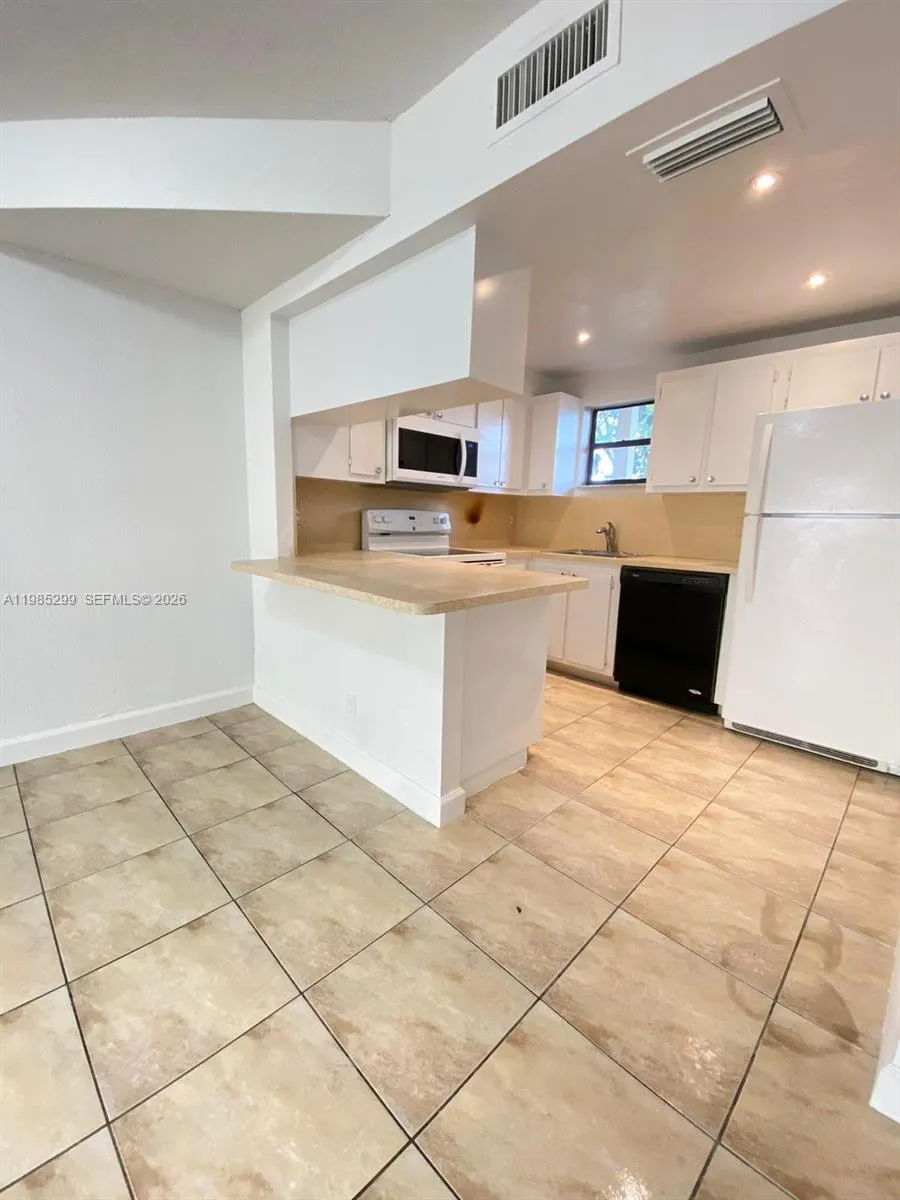 8290 Lake Dr # 449, Doral FL 33166