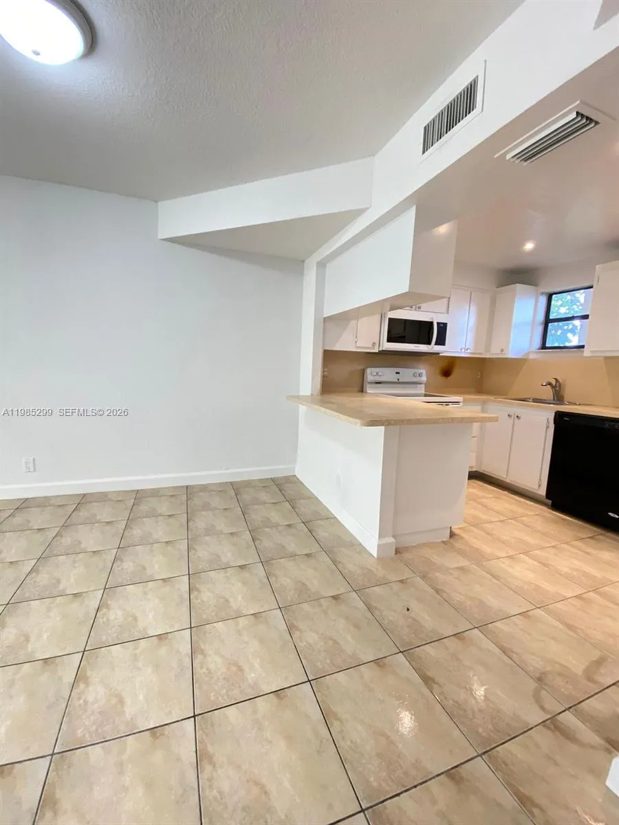 8290 Lake Dr # 449, Doral FL 33166