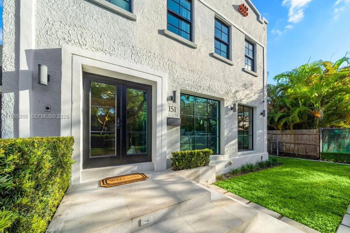 151 NE 43rd St, Miami FL 33137