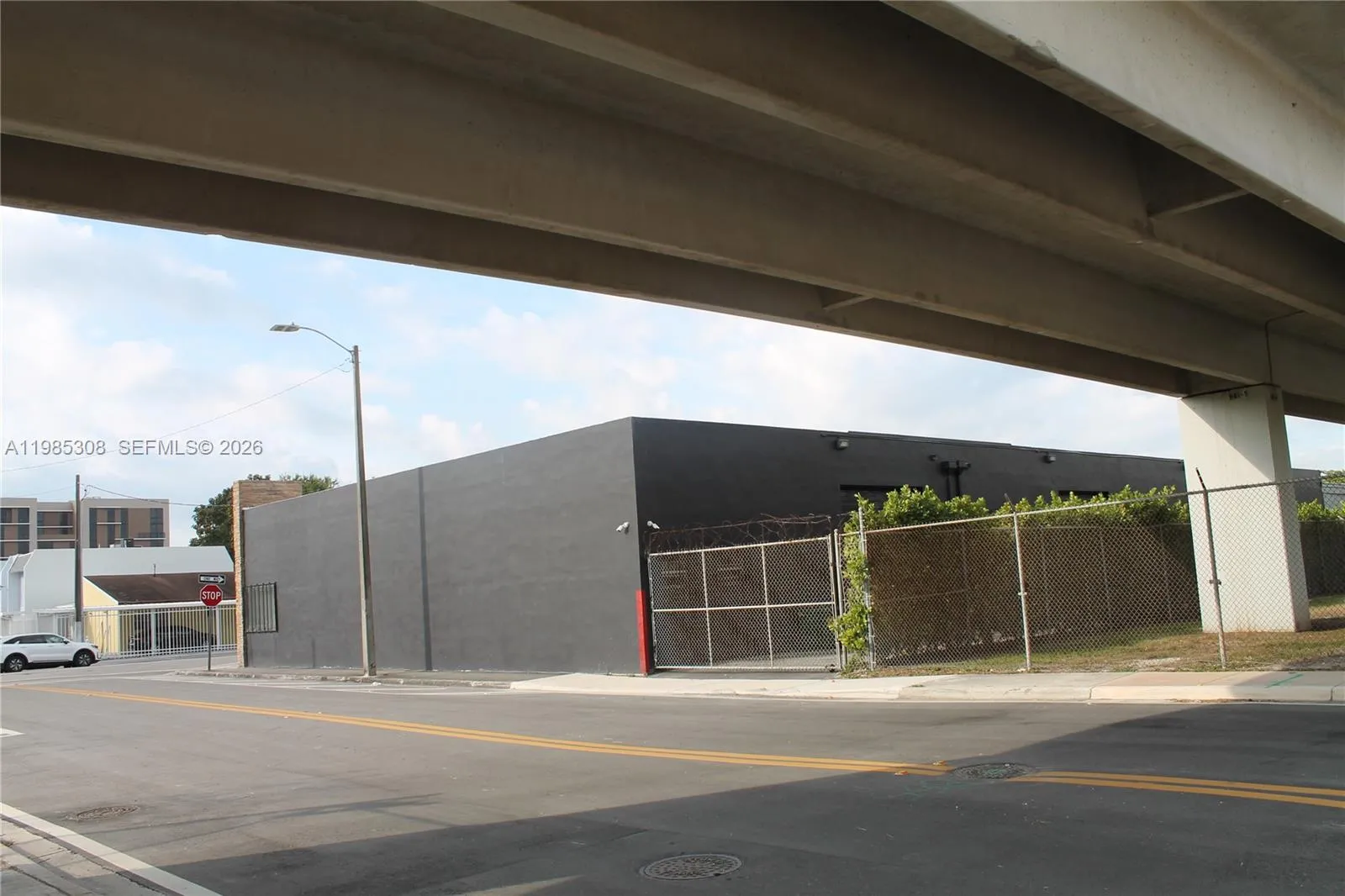 601 NW 11th St, Miami FL 33136