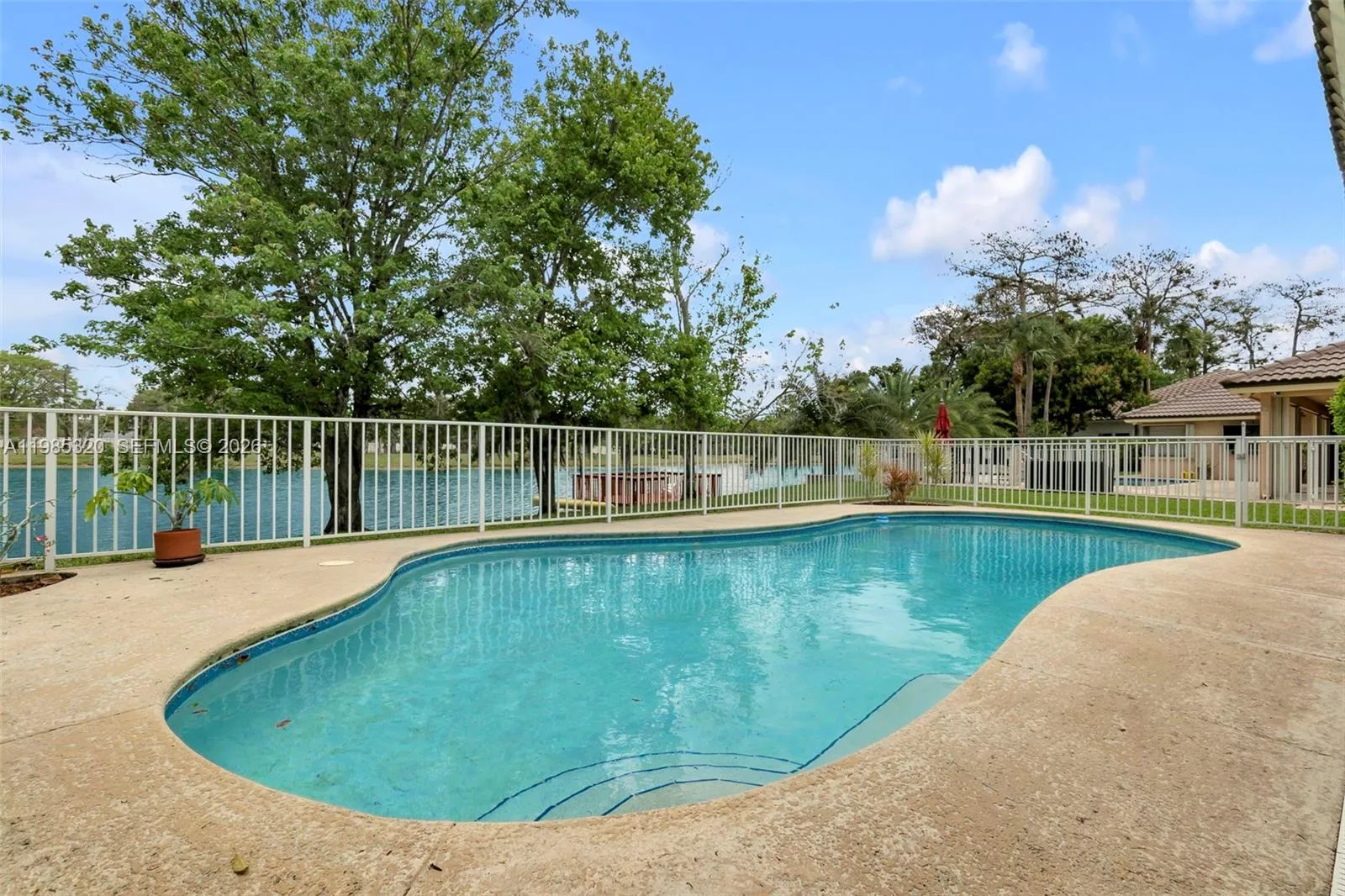 4927 NW 67th Ave, Lauderhill FL 33319