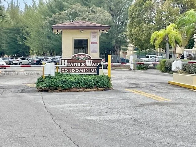 9000 SW 137th St # 5, Miami FL 33176