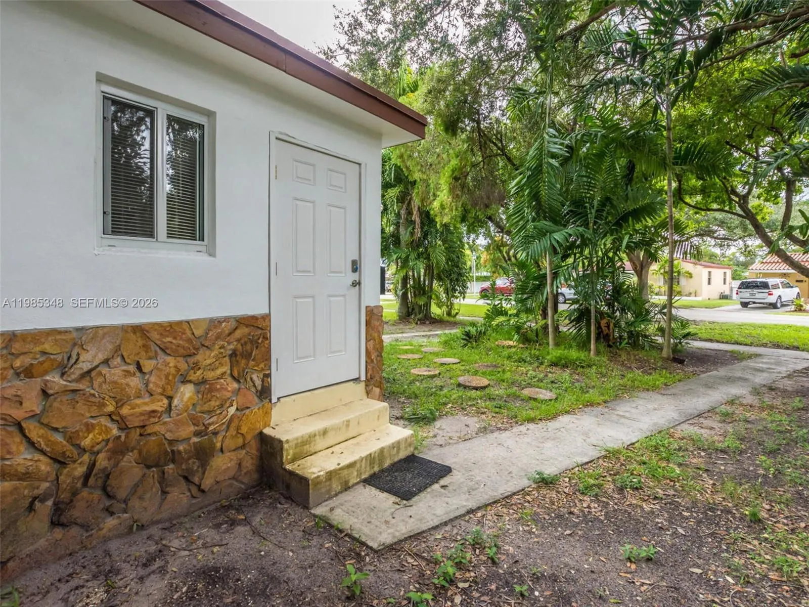 6300 NW 41st St, Virginia Gardens FL 33166