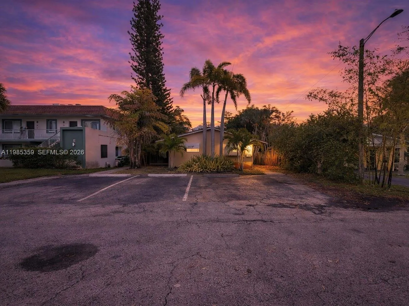 3042 NE 13th Ave, Oakland Park FL 33334