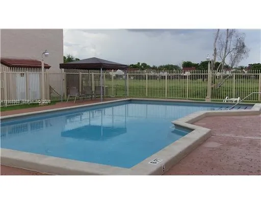 425 W Park Dr # 9, Miami FL 33172