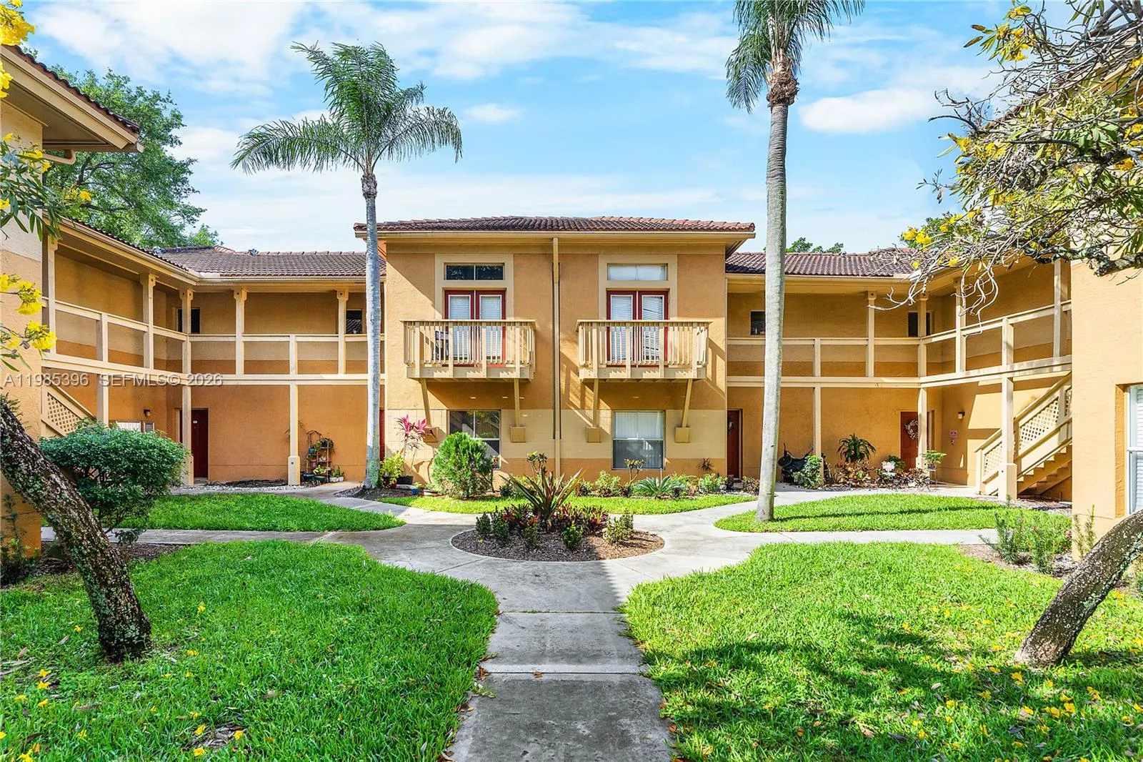 4759 Via Palm Lks # 312, West Palm Beach FL 33417