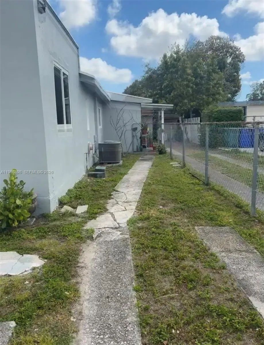 1637 NW 31st Ave, Miami FL 33125