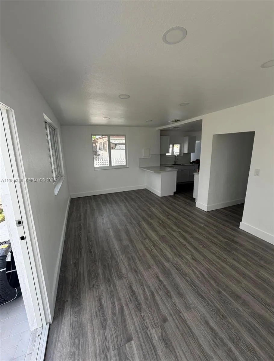 1637 NW 31st Ave, Miami FL 33125