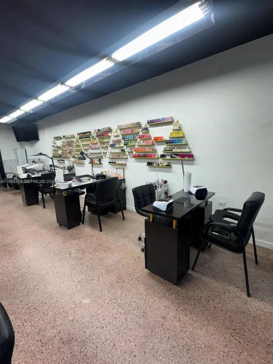 Beauty Salon For Sale In Flagler St, Miami FL 33144