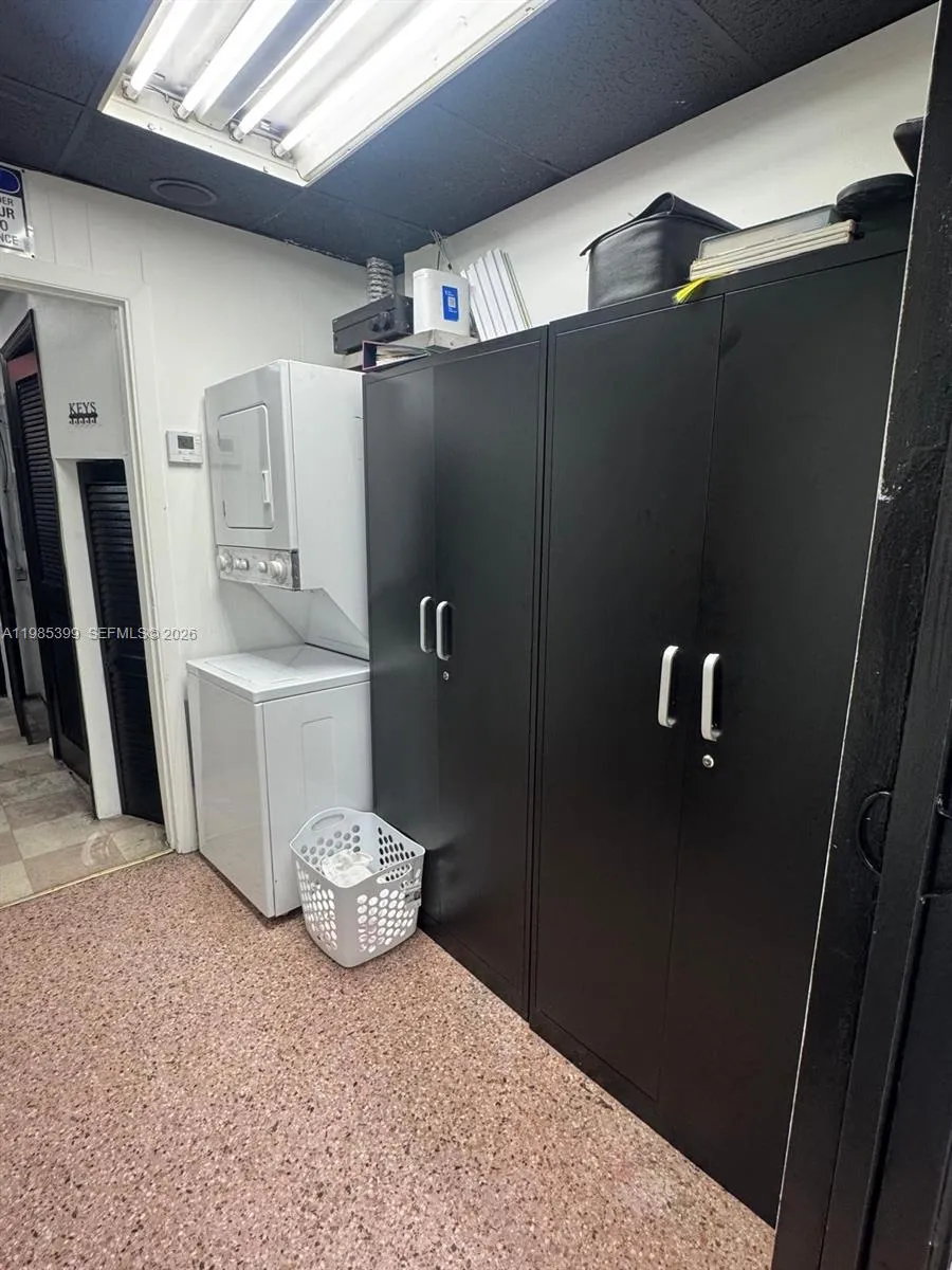 Beauty Salon For Sale In Flagler St, Miami FL 33144