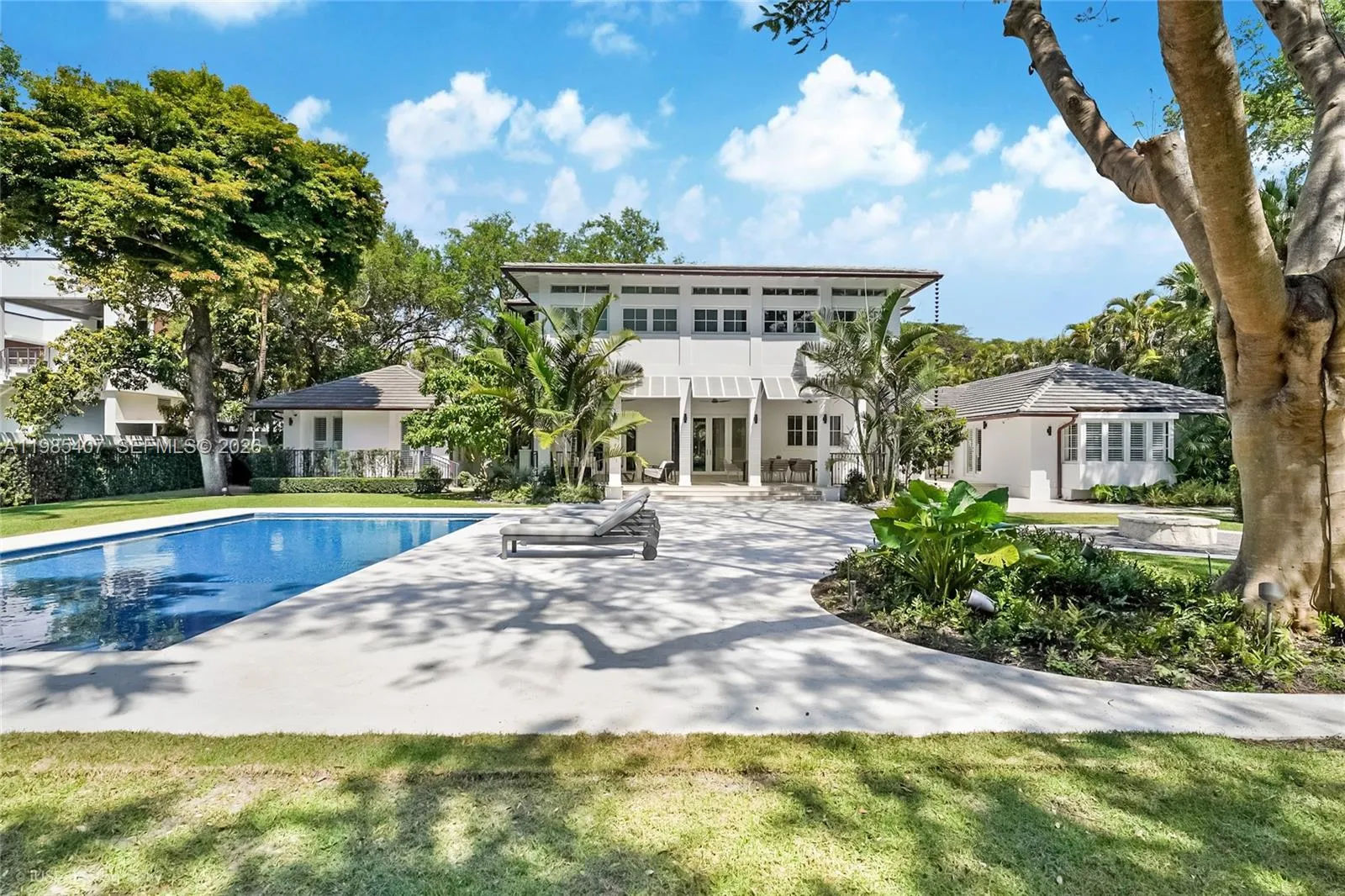 4550 Sunset Dr, Coral Gables FL 33143