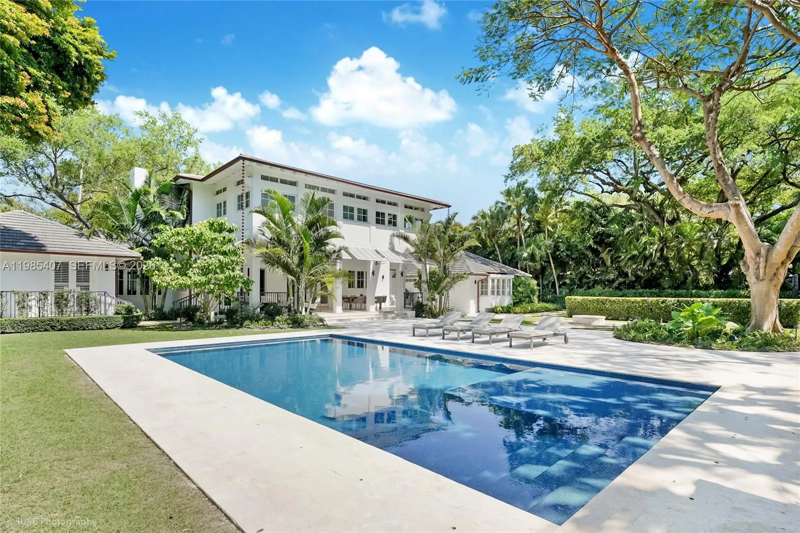 4550 Sunset Dr, Coral Gables FL 33143