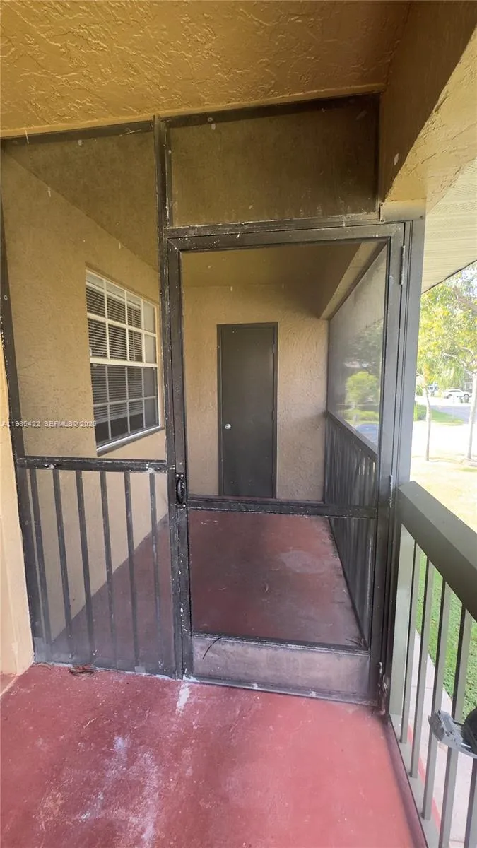 10480 NW 8th St # 201, Pembroke Pines FL 33026