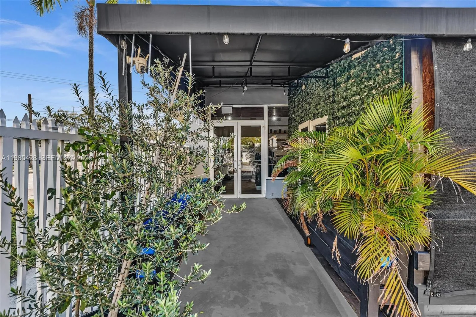 992 NE 167th St, North Miami Beach FL 33162