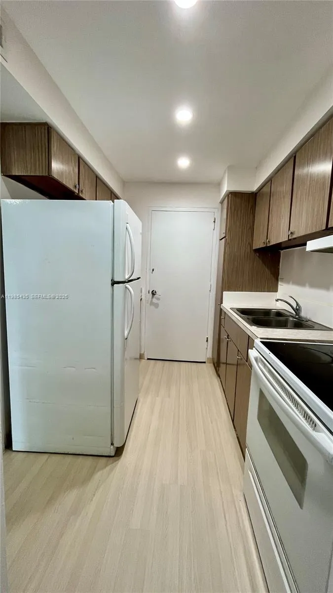 1408 Brickell Bay Dr # 916, Miami FL 33131