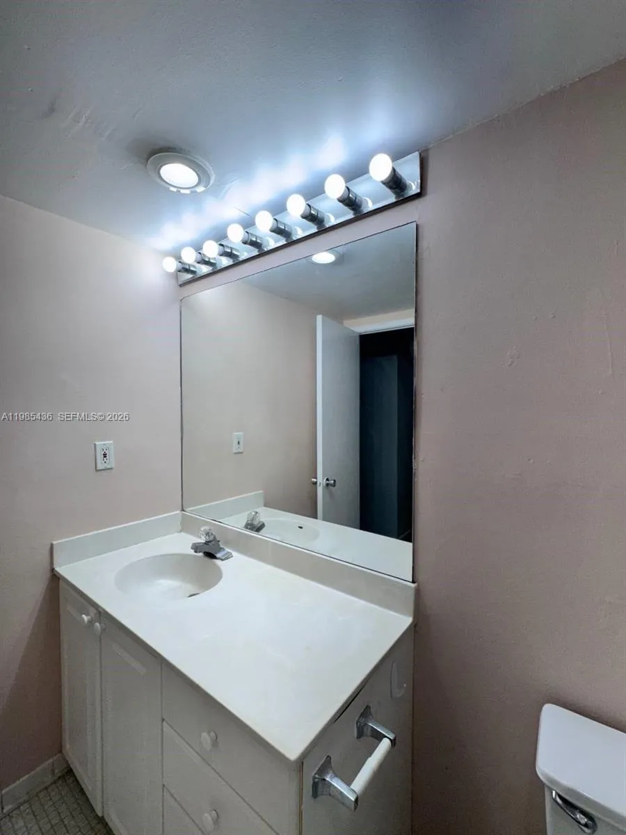 19380 Collins Ave # 910, Sunny Isles Beach FL 33160