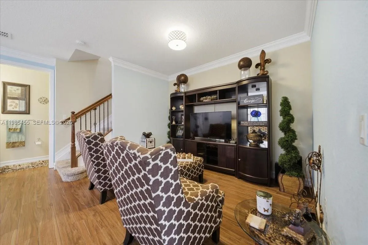 110 E Riverwalk Cir E, Plantation FL 33325