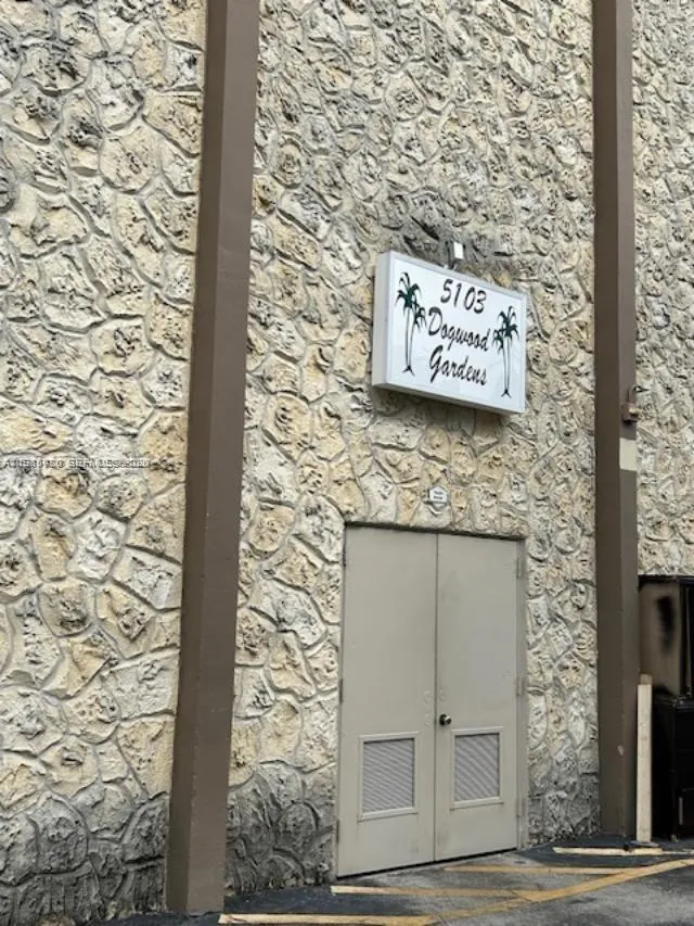 5103 NW 35th St # 503, Lauderdale Lakes FL 33319