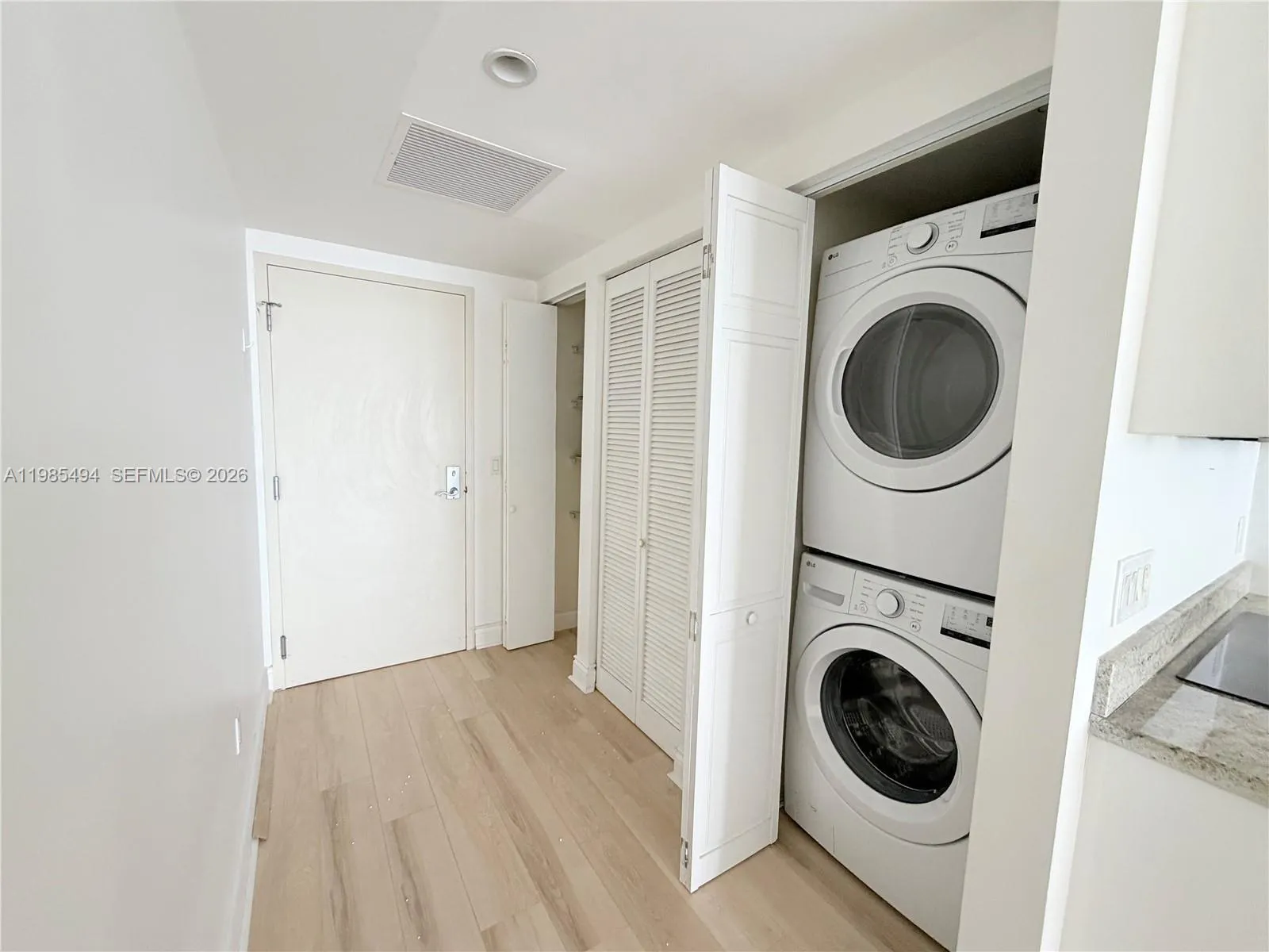 185 SW 7th St # 3304, Miami FL 33130