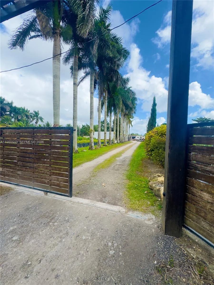 15375 SW 209 AVE, Miami FL 33187