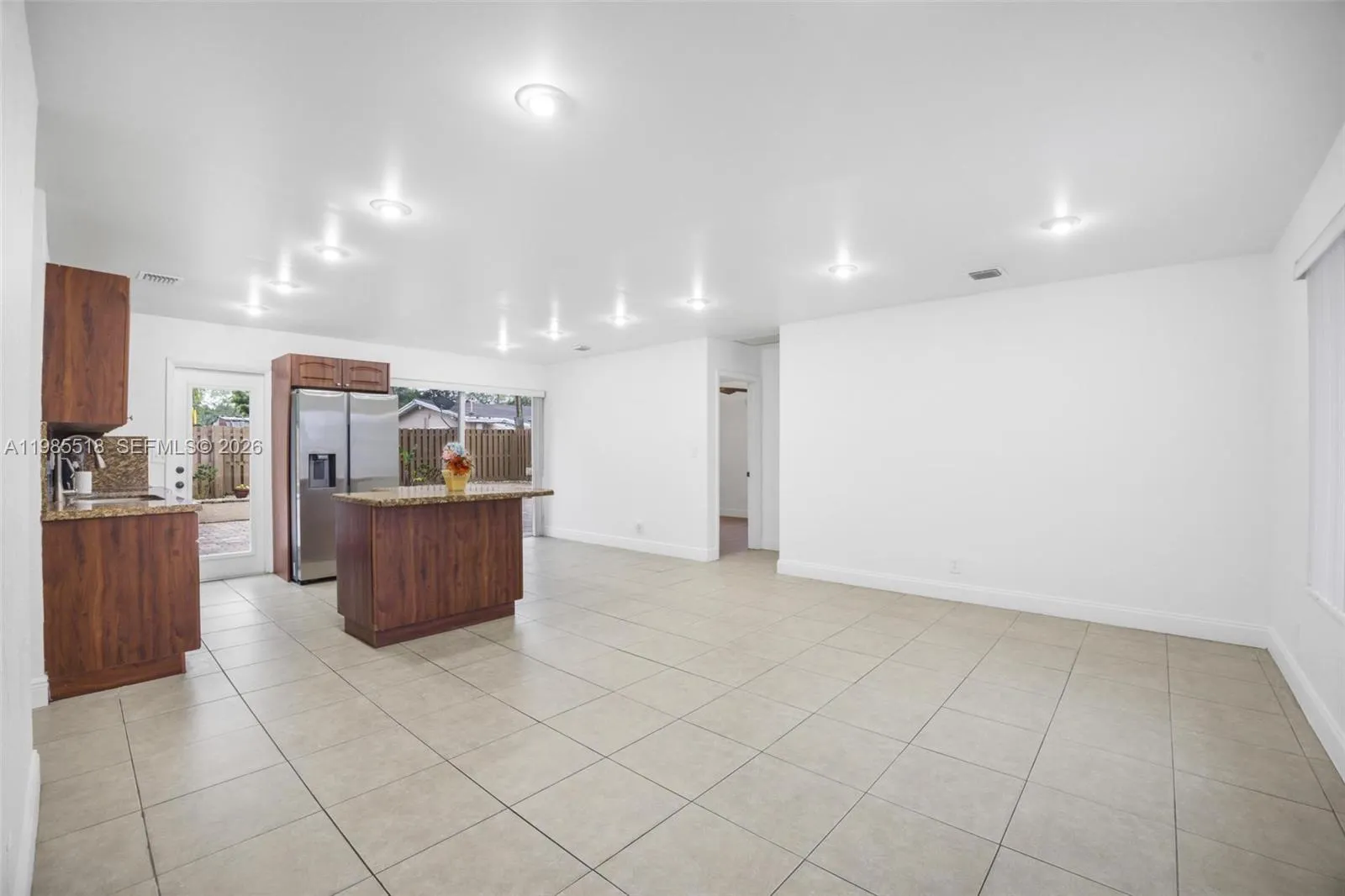 6450 Mckinley St, Hollywood FL 33024