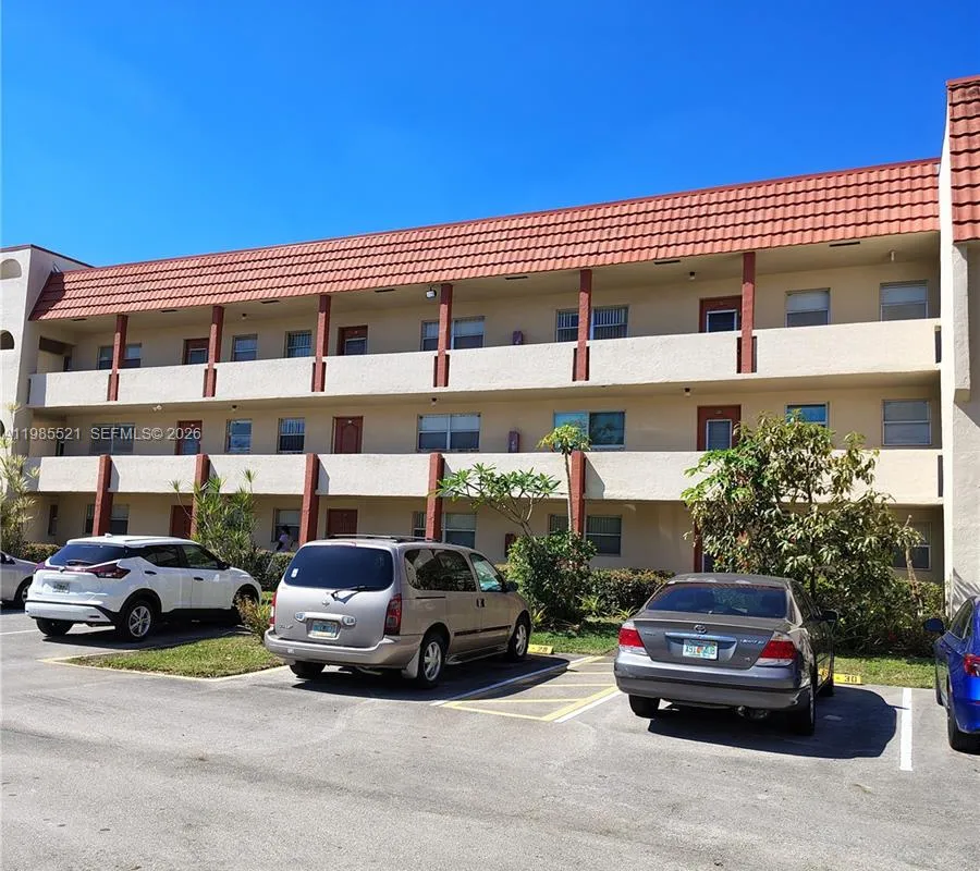 3051 E Sunrise Lakes Dr # 210, Sunrise FL 33322