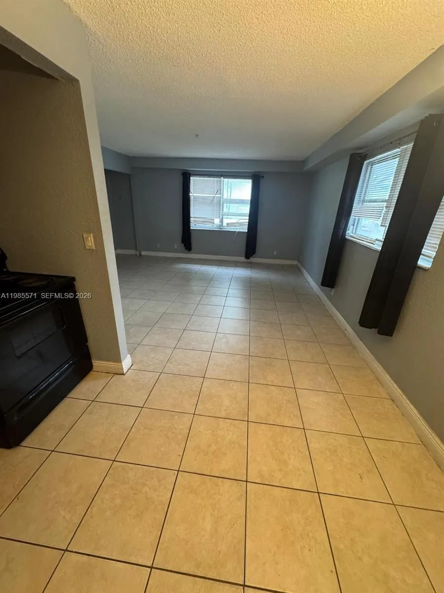 4251 NW 5th St # 106, Plantation FL 33317