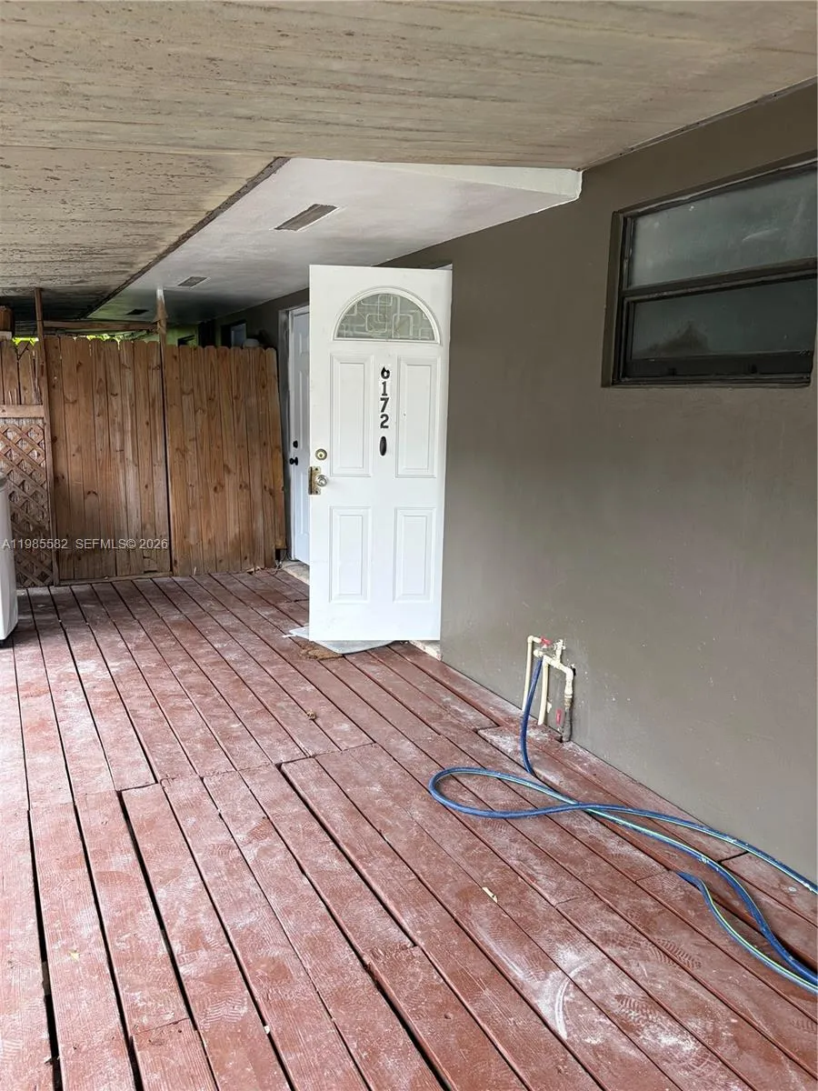 6172 SW 44th St # 1, Davie FL 33314