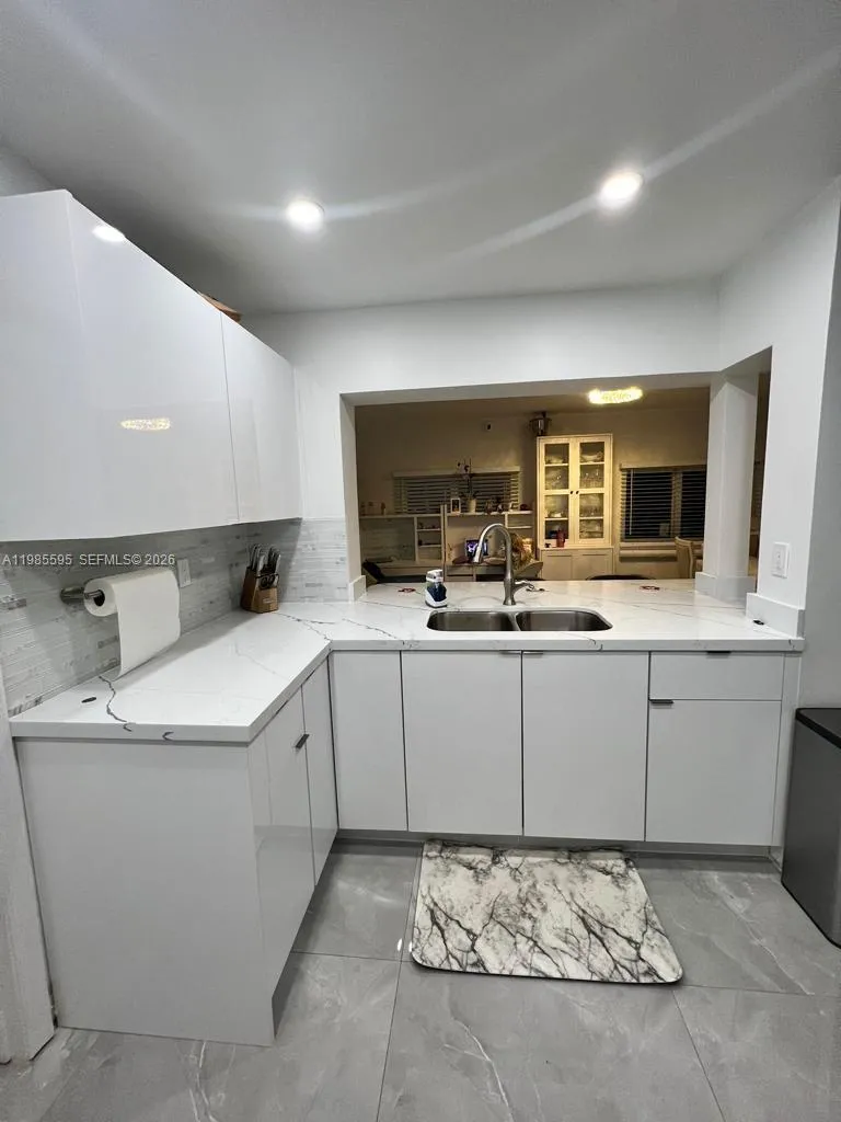 7303 NW 57th Dr, Tamarac FL 33321