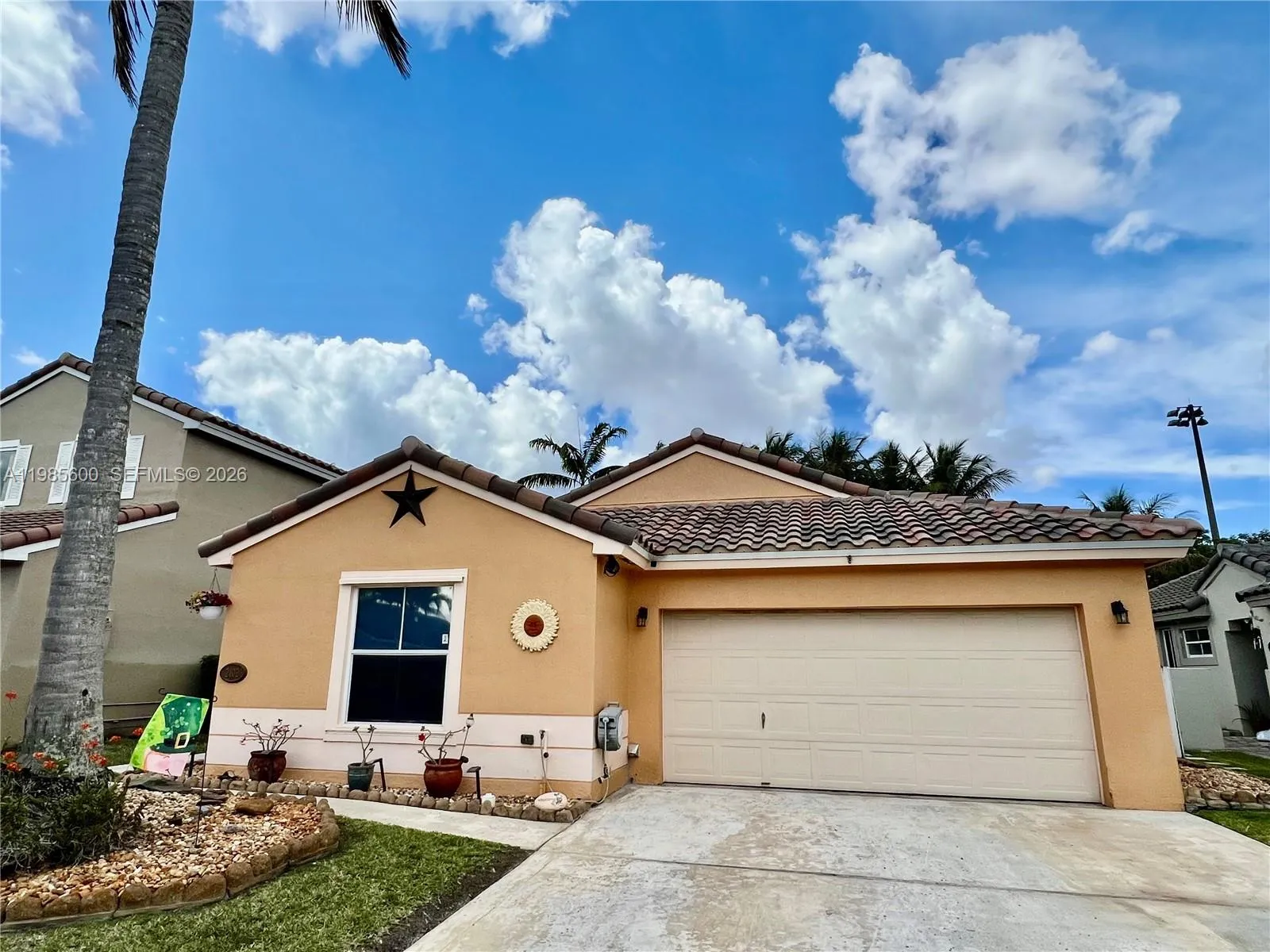 2102 NW 193rd Ave, Pembroke Pines FL 33029