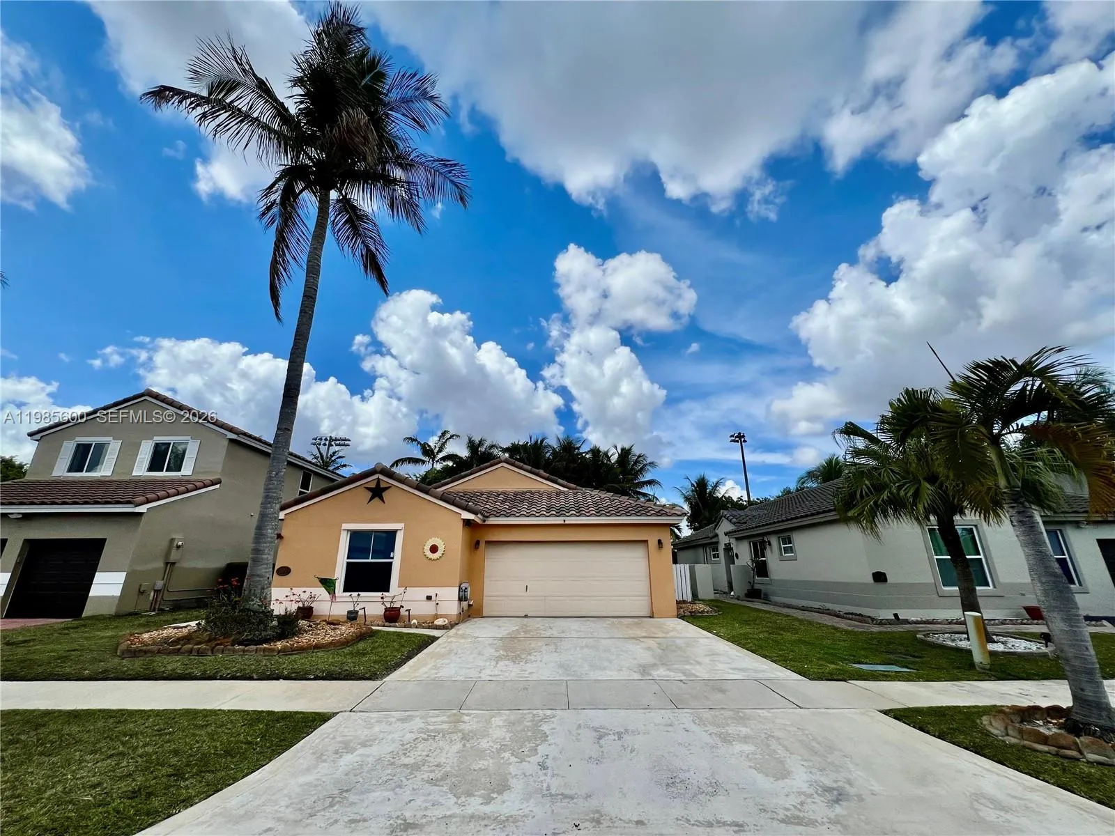 2102 NW 193rd Ave, Pembroke Pines FL 33029