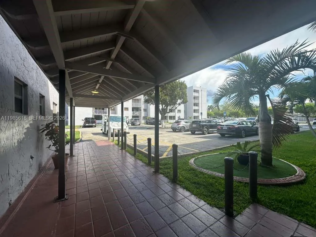 8185 NW 7th St # 319, Miami FL 33126