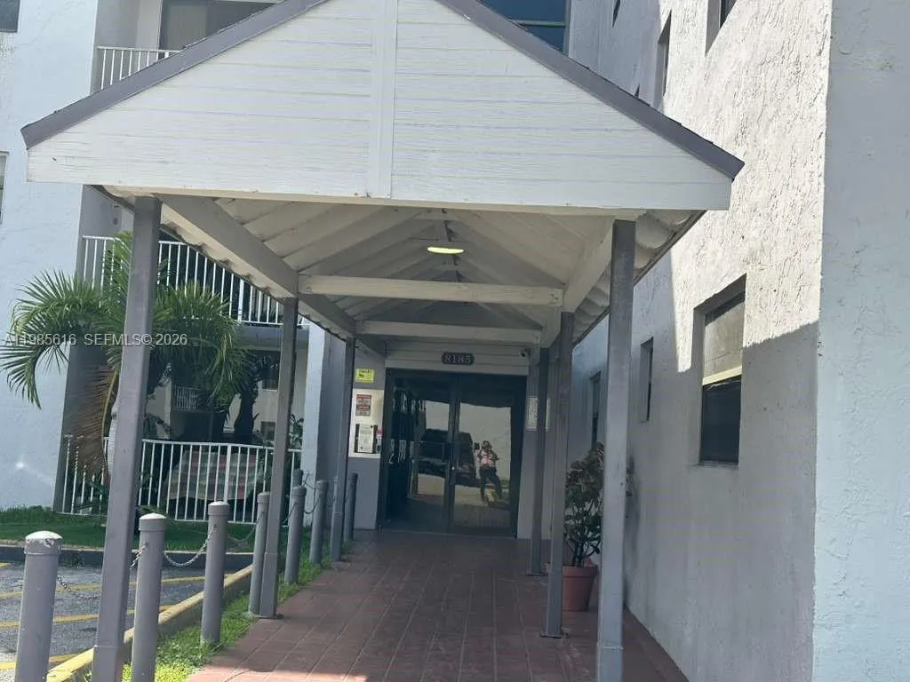 8185 NW 7th St # 319, Miami FL 33126