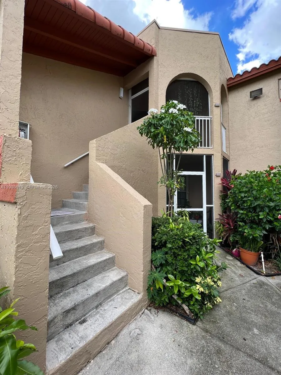 8657 SW 5th St # 205, Pembroke Pines FL 33025