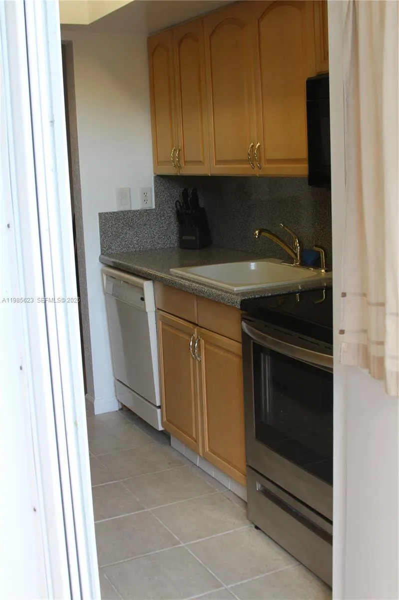 1300 N Ocean Blvd # 111, Pompano Beach FL 33062