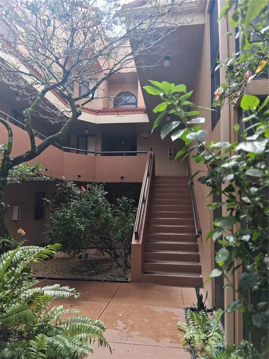 15495 N Miami Lakeway N # 207, Miami Lakes FL 33014