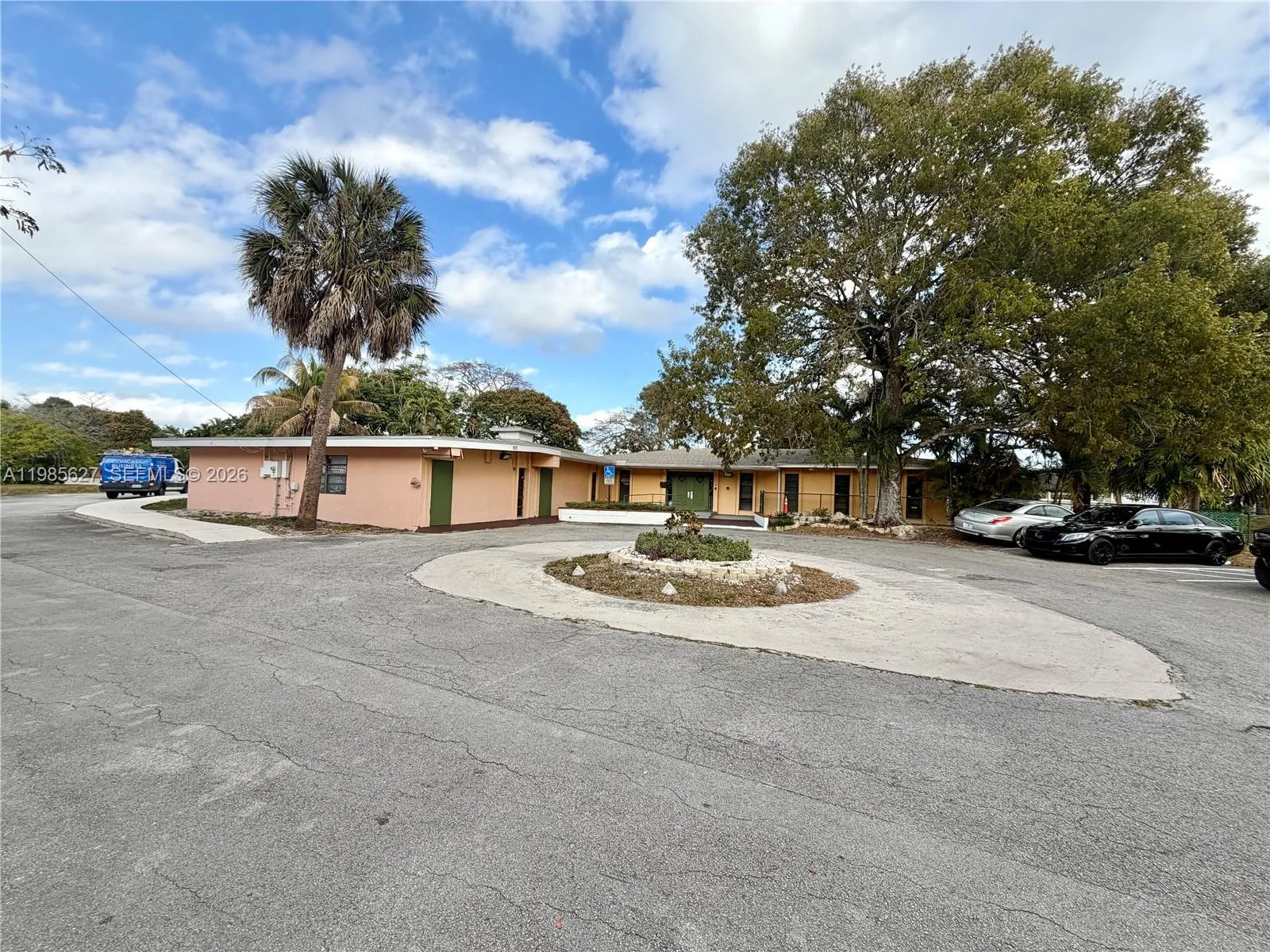 4537 W Broward Blvd, Plantation FL 33317